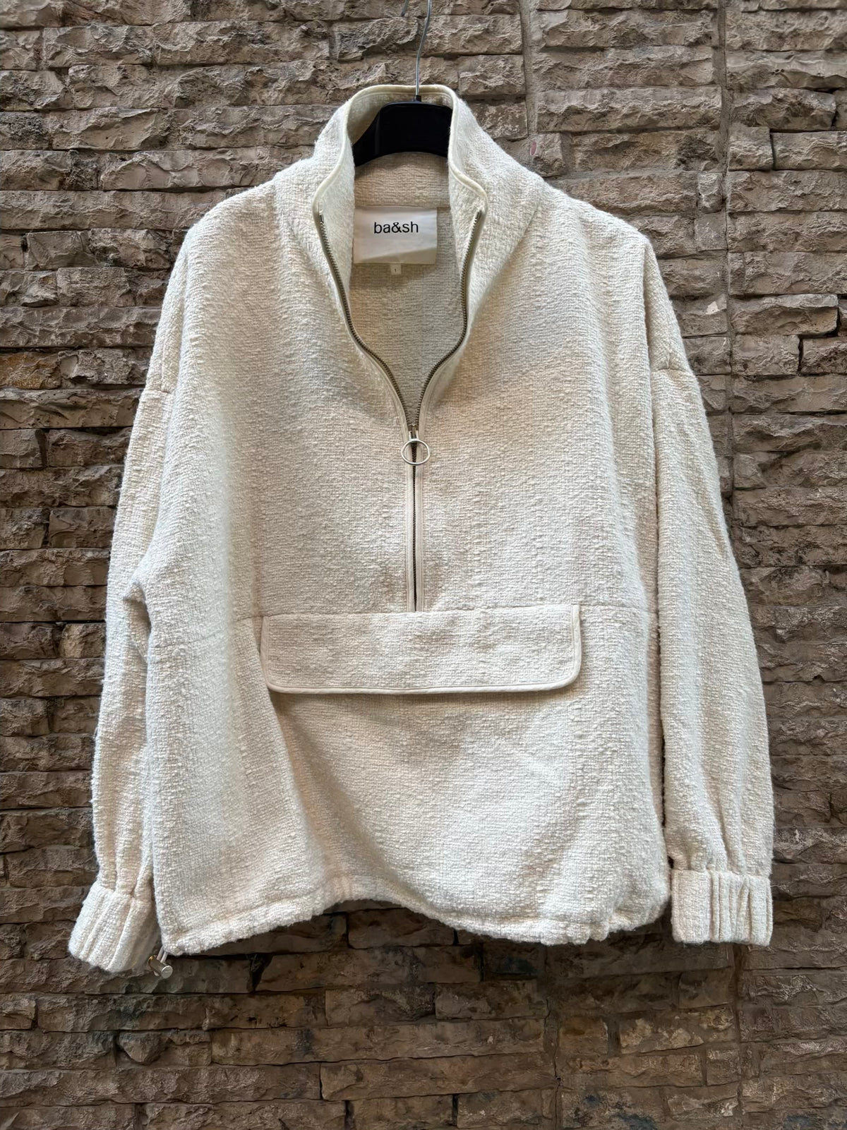 BA&SH. Chaqueta color crudo textura  bolsillos