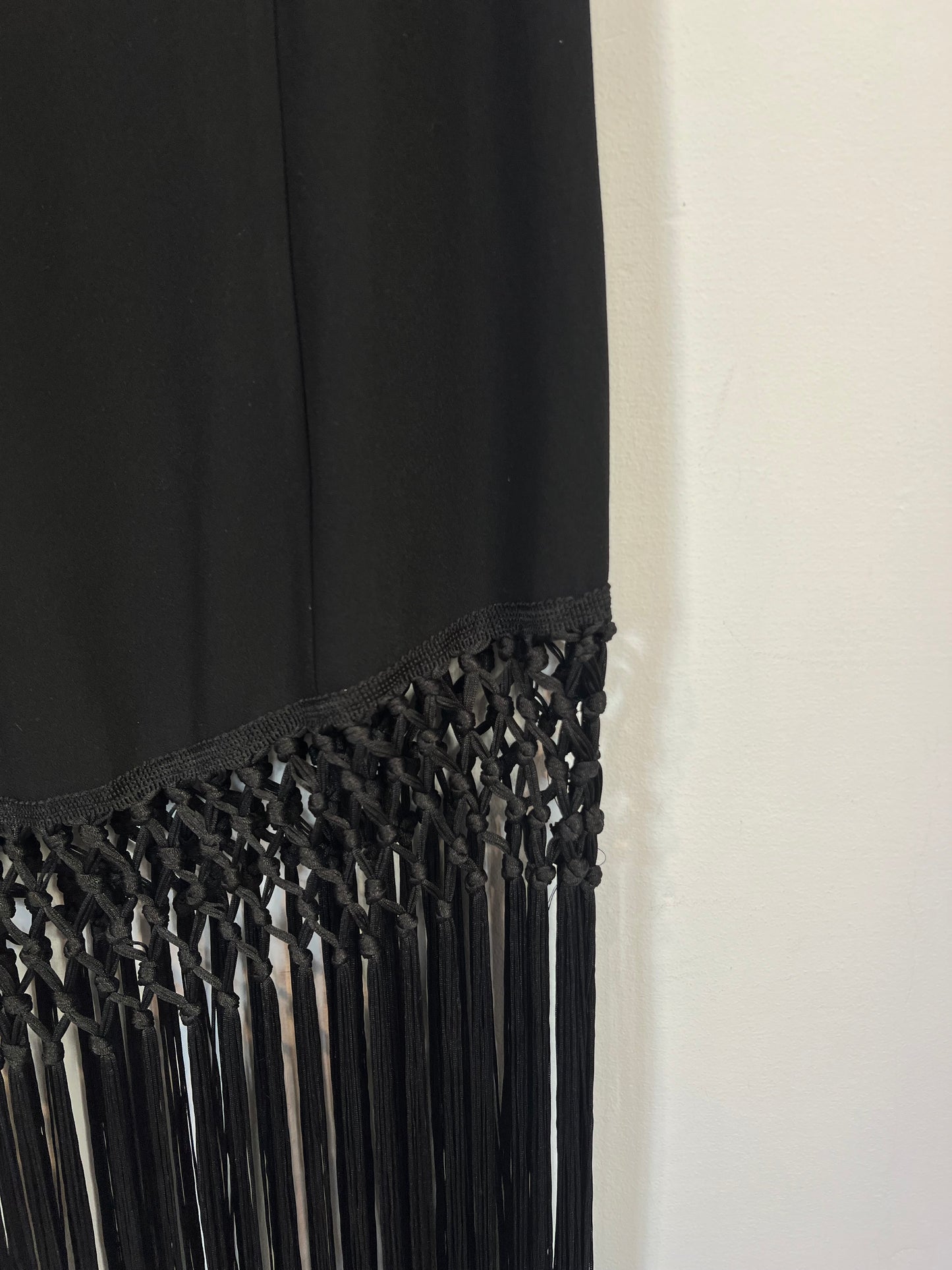 ZARA. Vestido negro flecos T.s