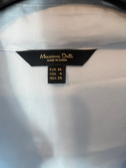 MASSIMO DUTTI. Blusa fluida azul claro. T 36