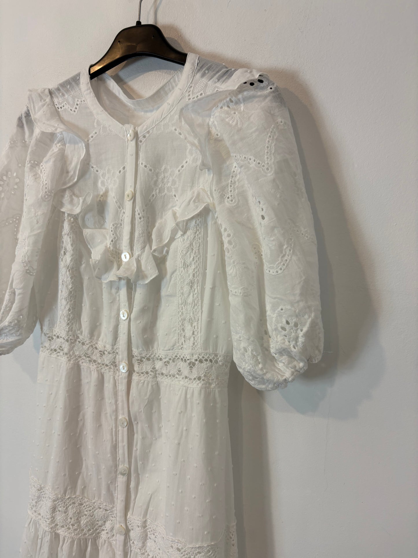 OTRAS. Vestido blanco troquelado  T XS