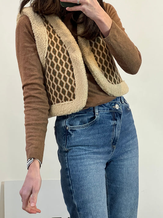 OTRAS. Chaleco corto estampado borrego