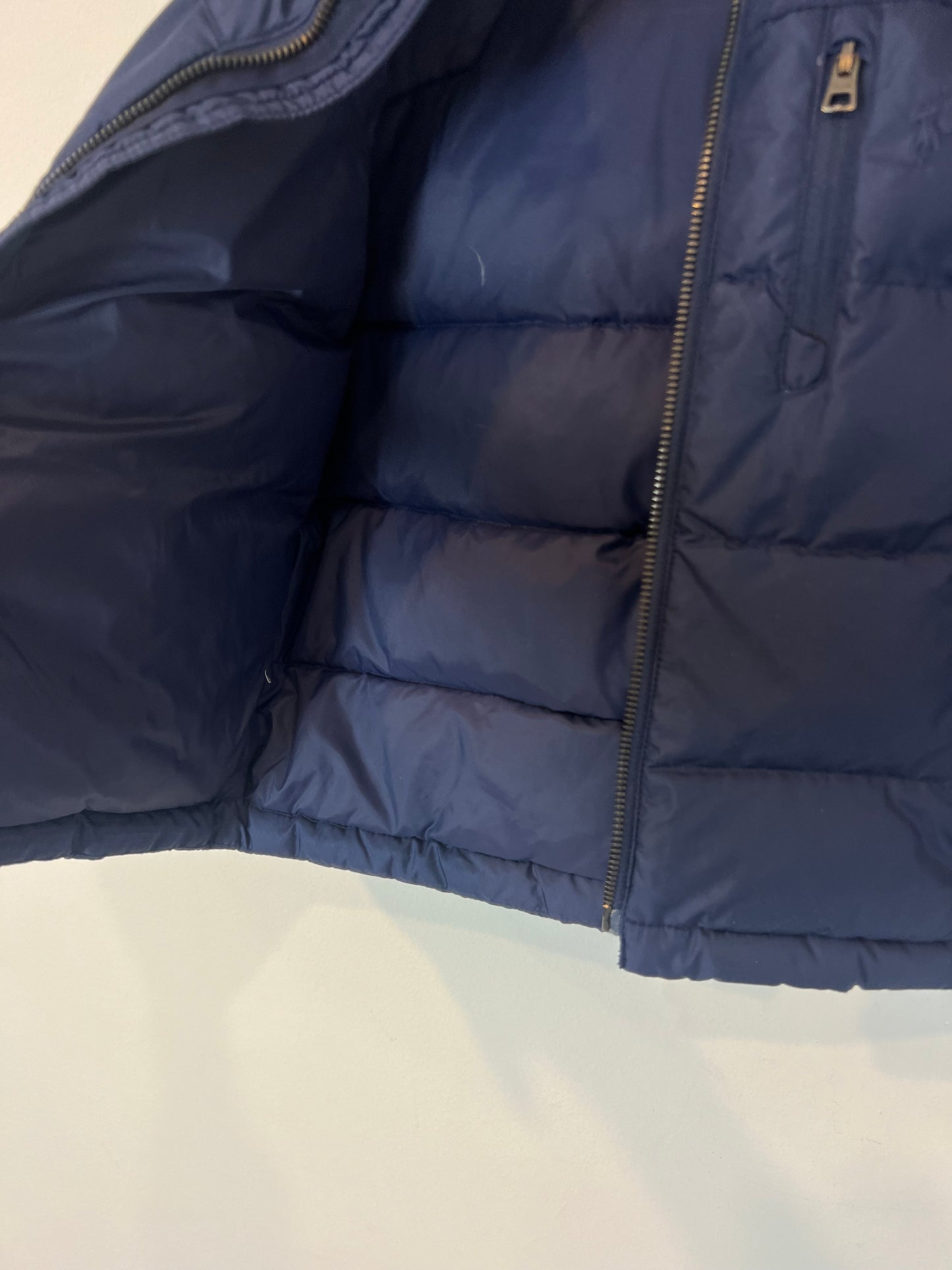 POLO RALPH LAUREN. Plumas azul capucha extraíble. T 4 años