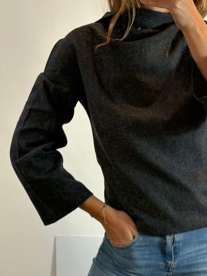 ZARA. Top gris fruncido con lana