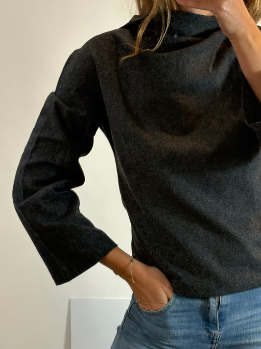 ZARA. Top gris fruncido con lana