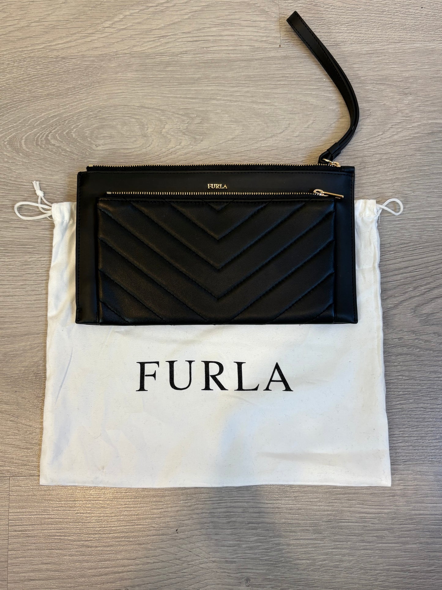 FURLA. Cartera de mano piel