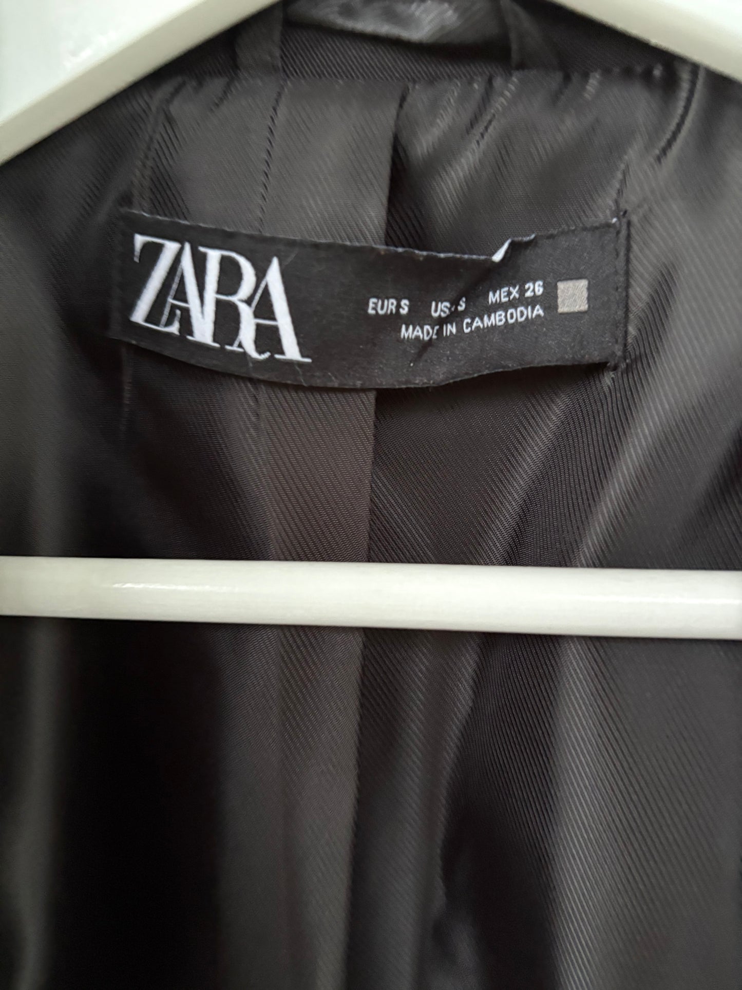 ZARA. Chaqueta cropped raso