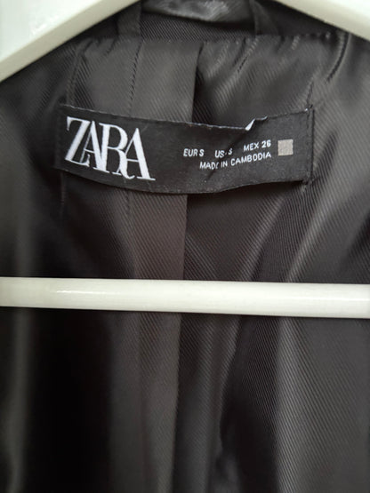ZARA. Chaqueta cropped raso