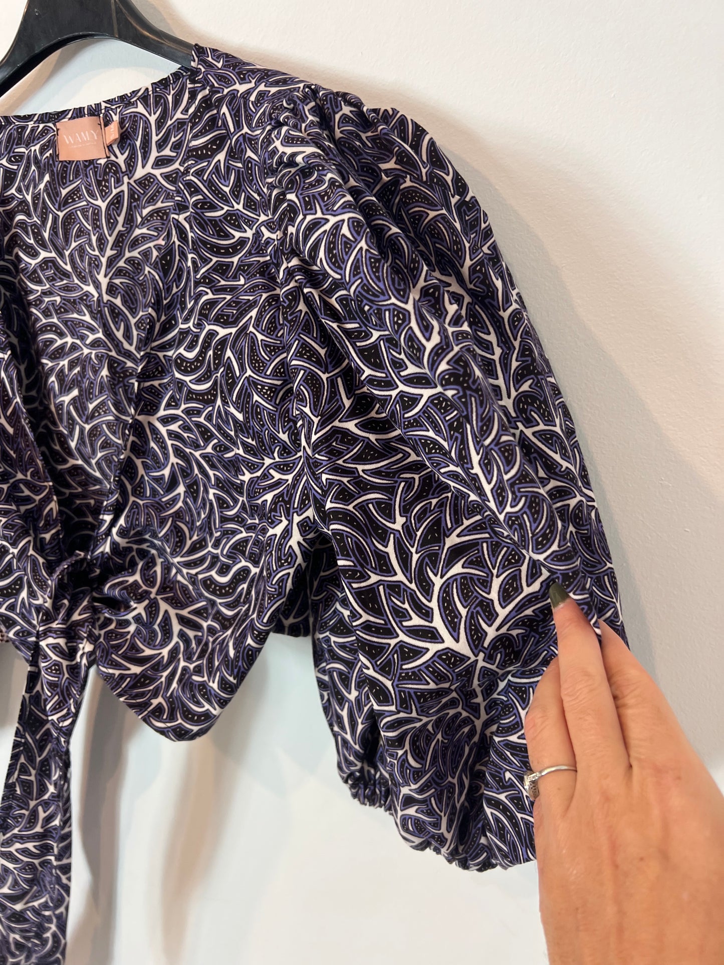 WAMY. Top cruzado manga abullonada. T S/M