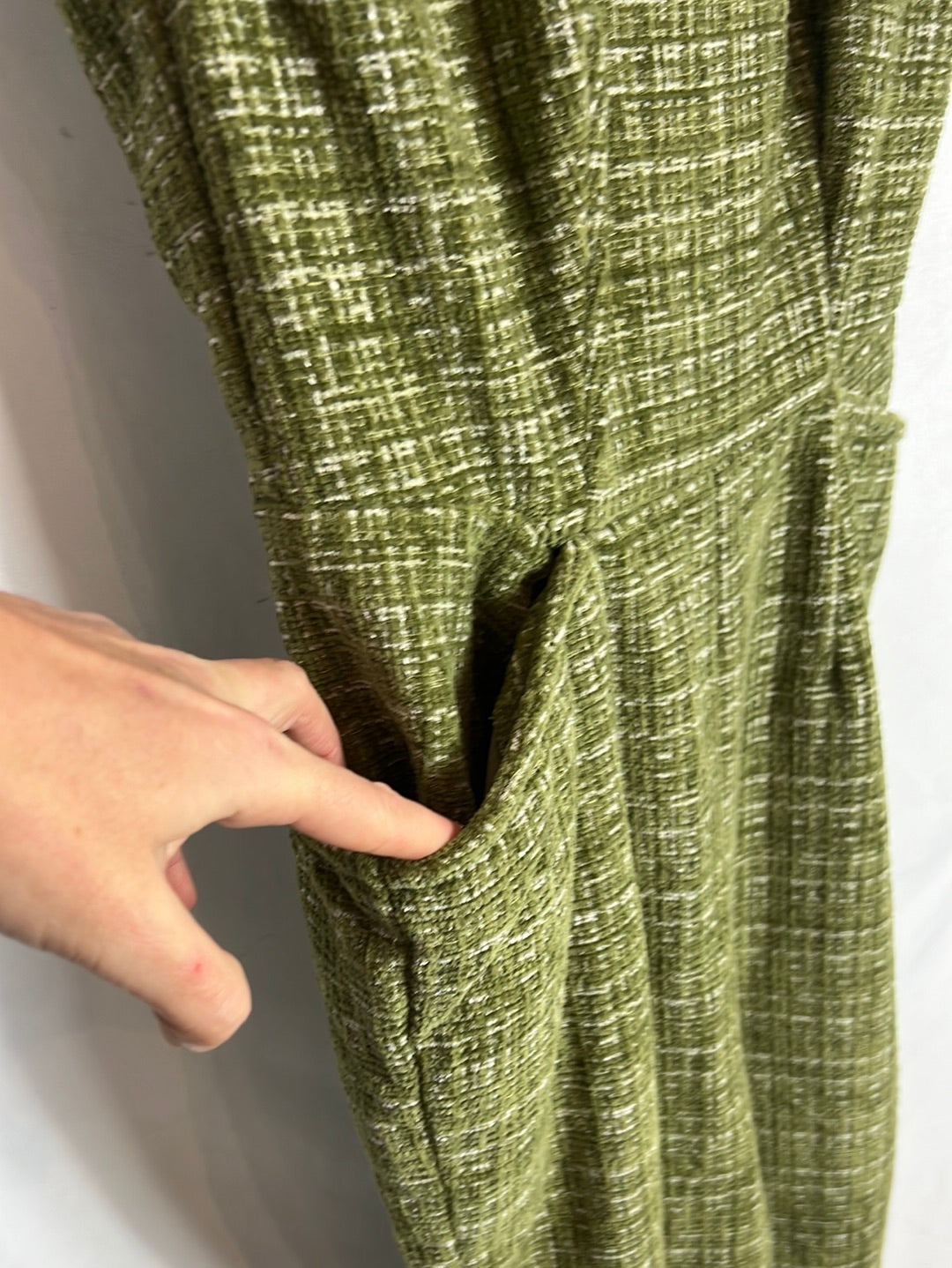 OTRAS. Mono verde jaspeado textura. T M