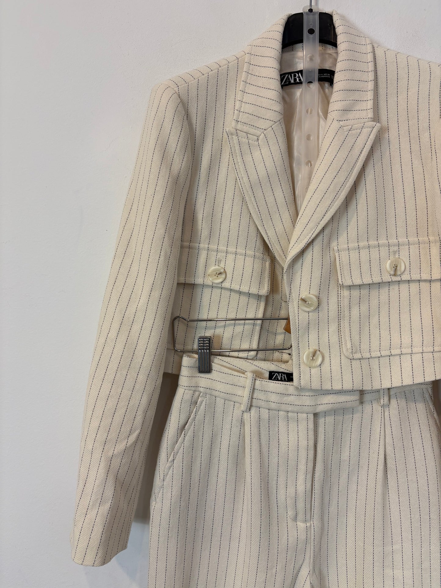 ZARA. Total look chaqueta cropped rayas