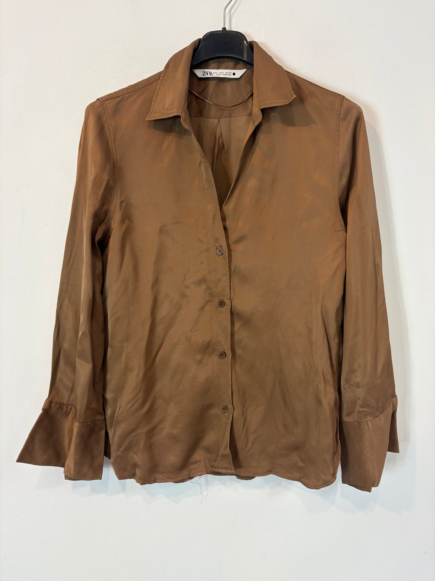 ZARA. Blusa marrón satinada. T S