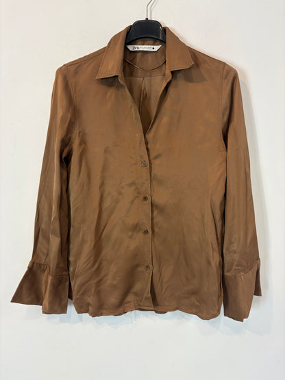 ZARA. Blusa marrón satinada. T S
