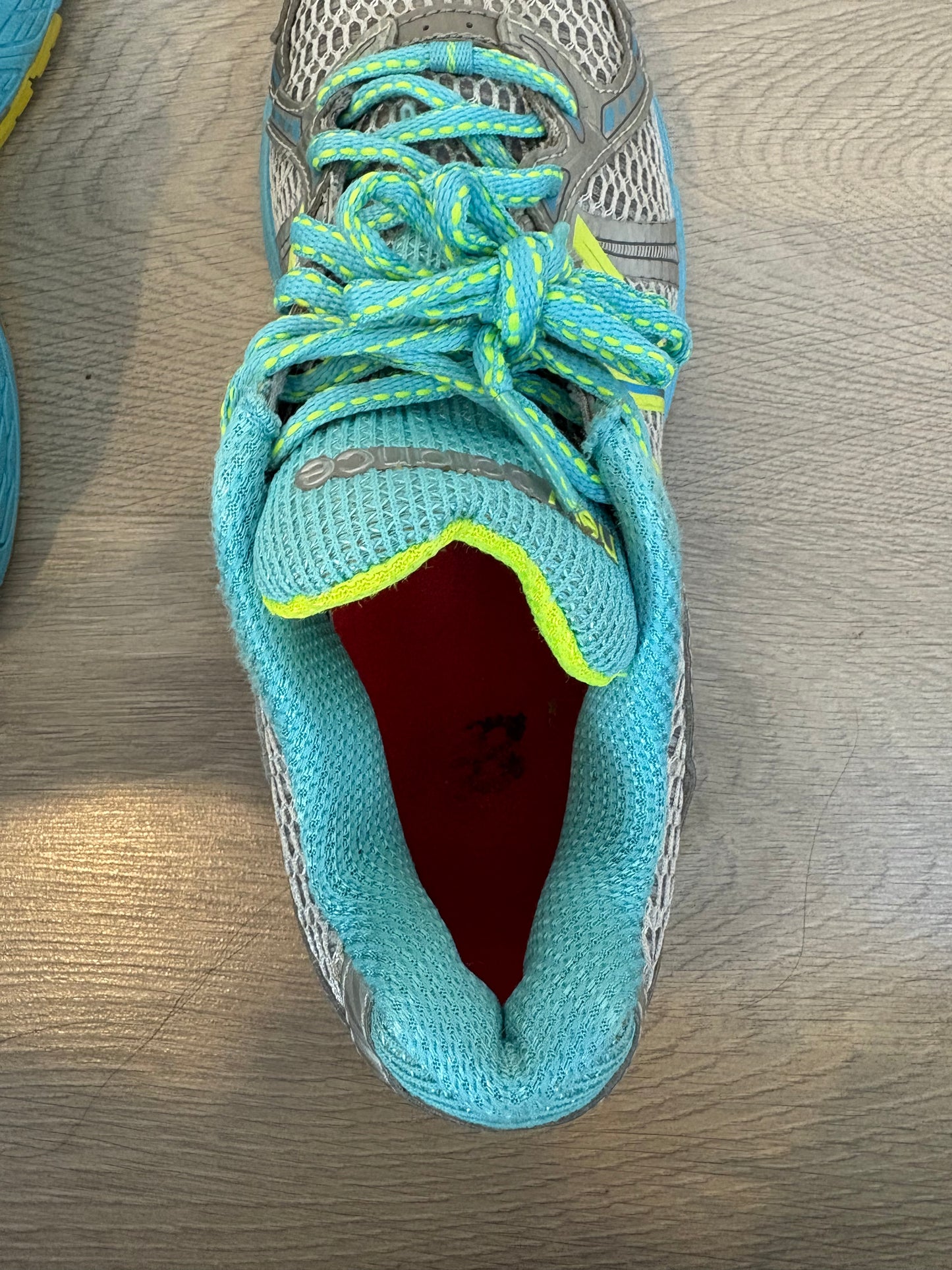 NEW BALANCE. Zapatillas running 780V3. T 38