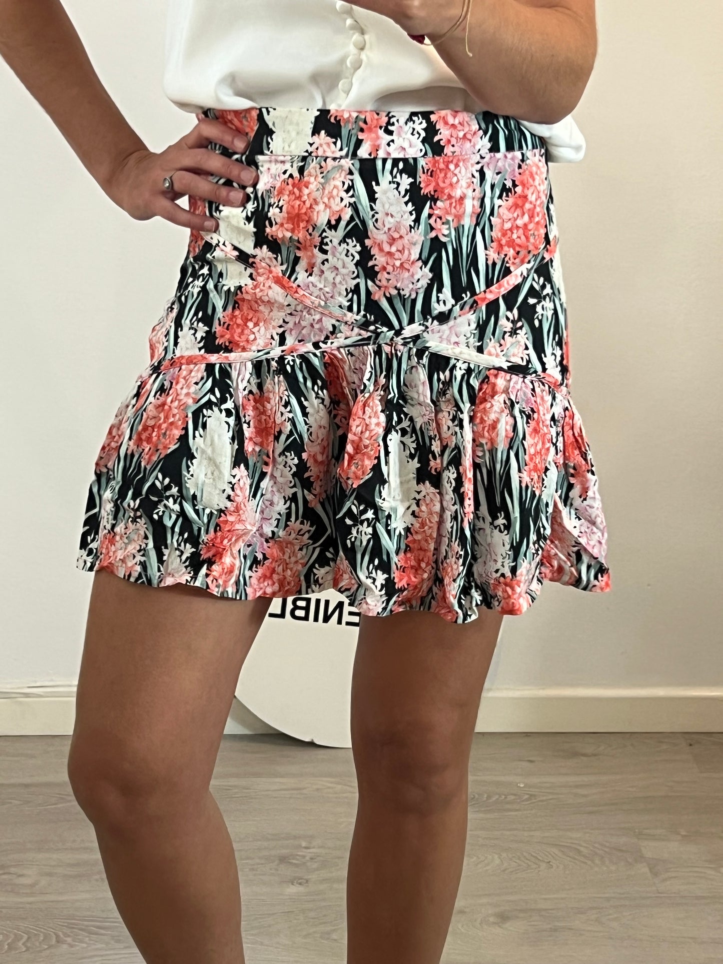 MAGNOLYA. Short floral skirt S.1(36)