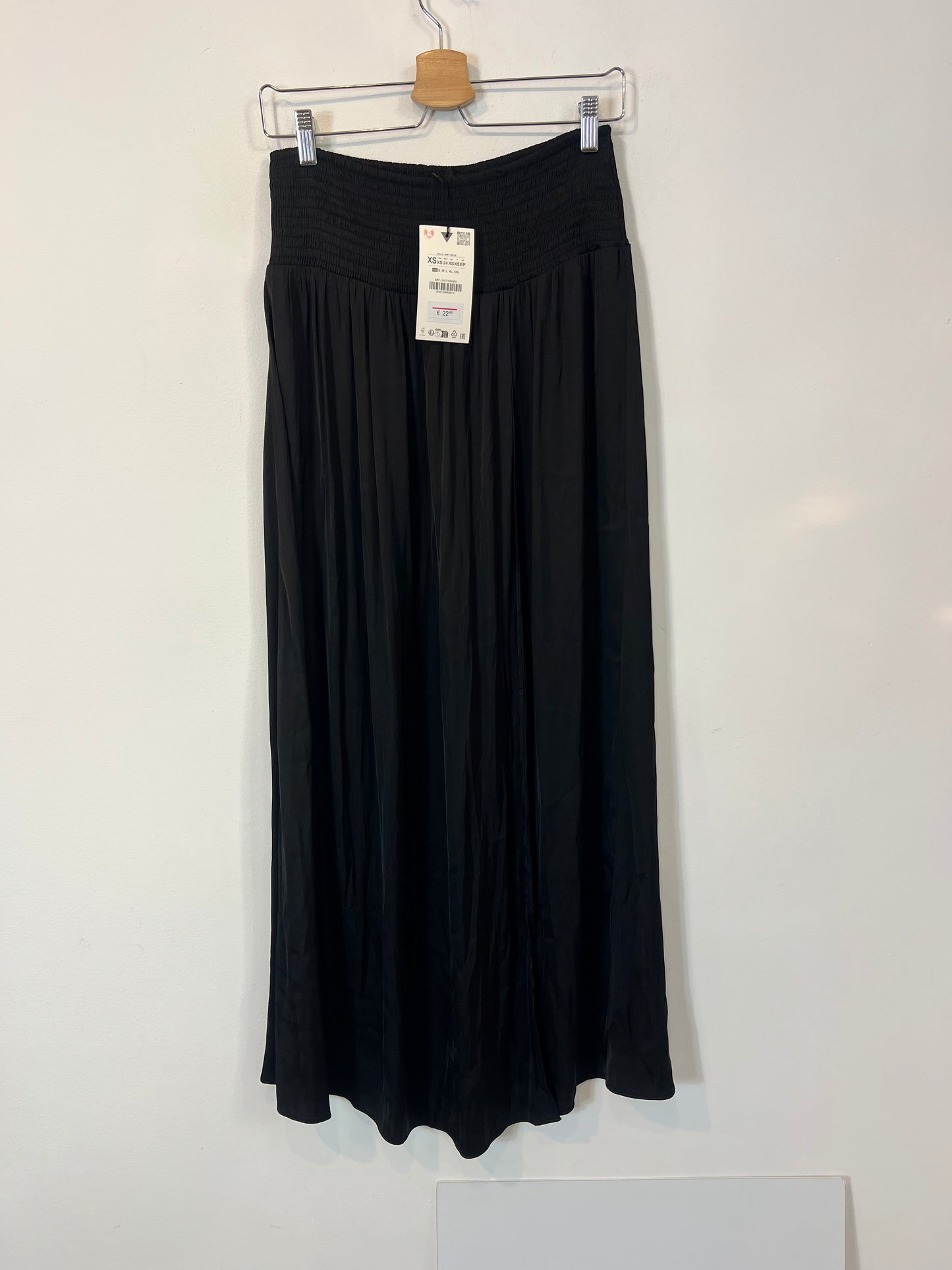 ZARA. falda larga negra cintura