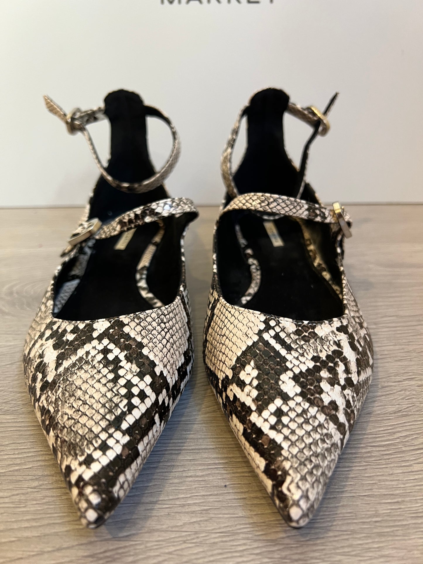 CORINA. Zapato plano animal print doble hebilla. T 38