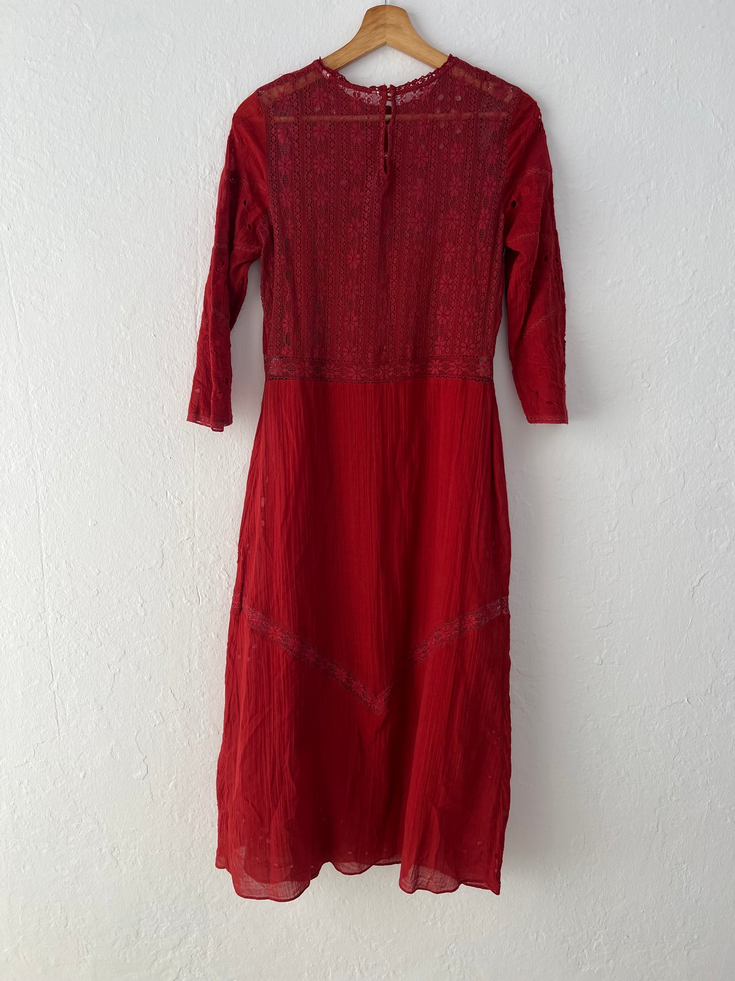 OTRAS. Vestido burdeos oscuro bordado  TU(S)