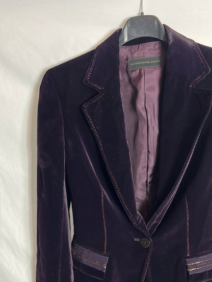 PURIFICACIÓN GARCIA. Blazer terciopelo color berenjena . T 38