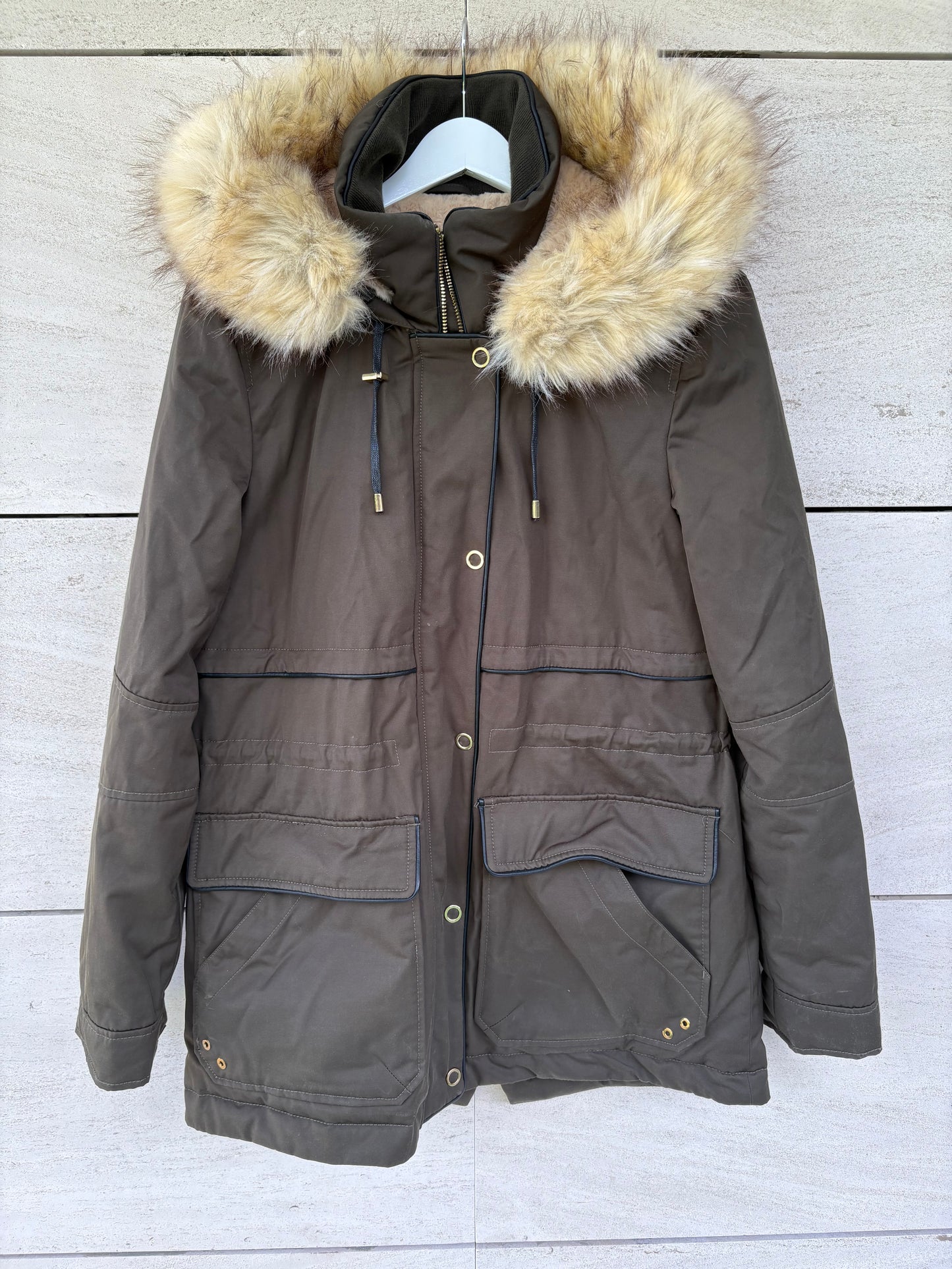 ZARA. Parka acolchada verde capucha. T S