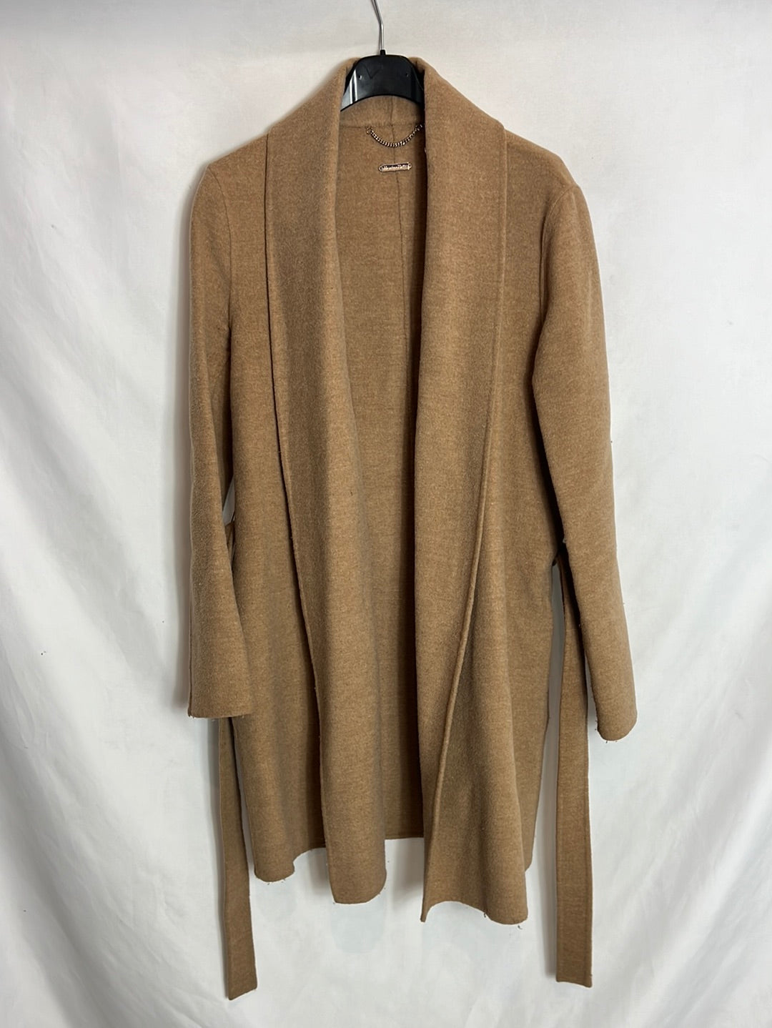 MASSIMO DUTTI. Abrigo fino camel lana. T M