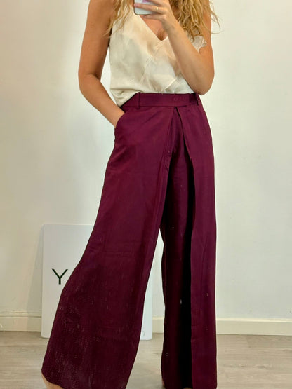 ZARA. Pantalón fluido burgundy pinzas