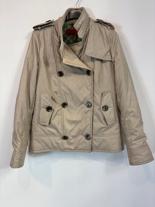 CAROLINA HERRERA. Gabardina beige acolchada T.s