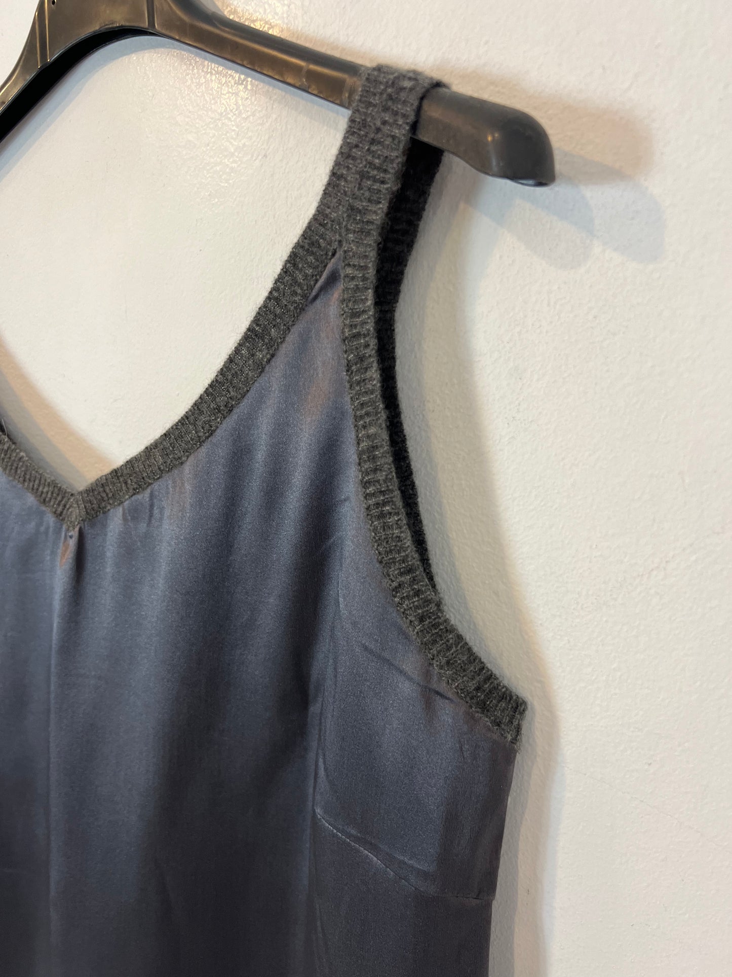 BRUNELLO CUCINELLI. Gray silk and cashmere top. TM