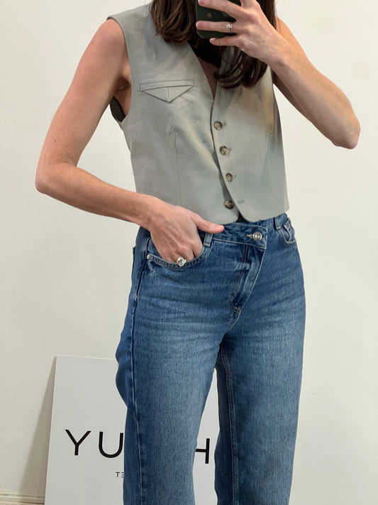 ZARA. Chaleco gris claro bolsillo