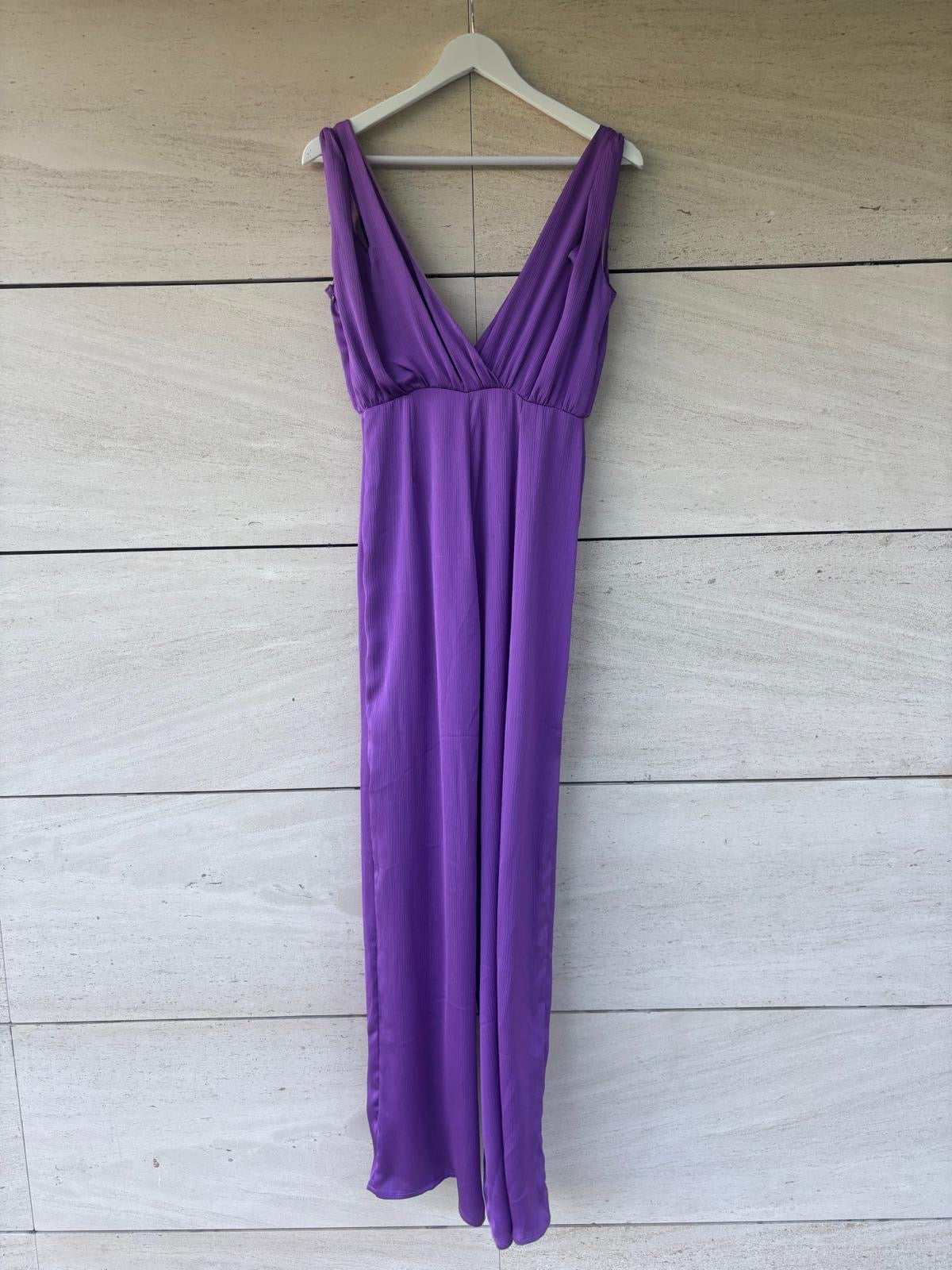 LADY PIPA. Mono morado fluido escote