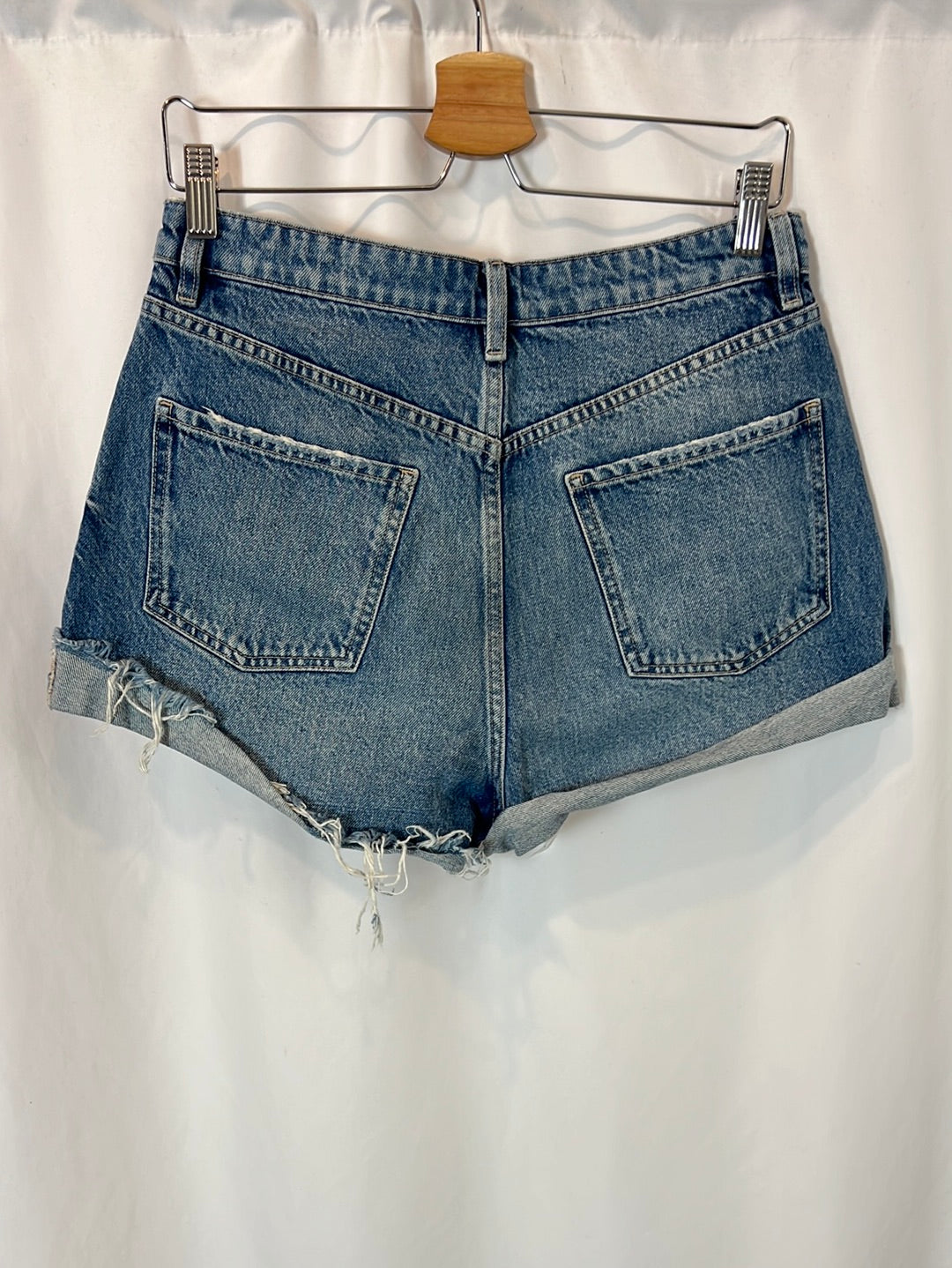 ZARA. Shorts vaquero dobladillo T.40