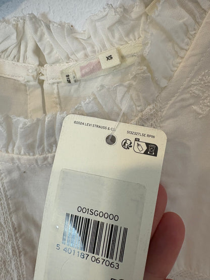 LEVI´S. Blusa blanca bordados