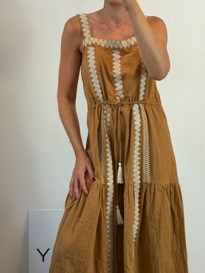 CORTEFIEL. Vestido midi bordados