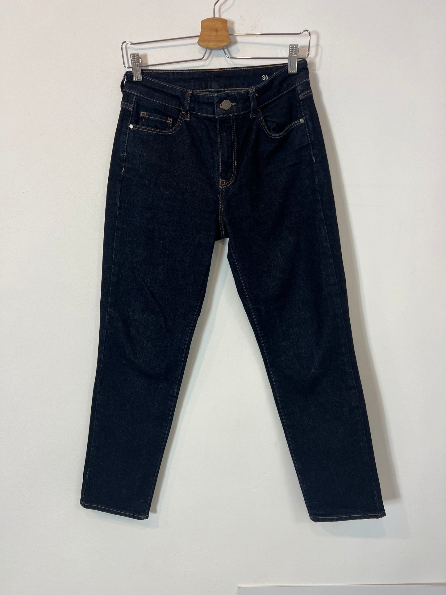 MASSIMO DUTTI. Denim recto azul oscuro. T 36