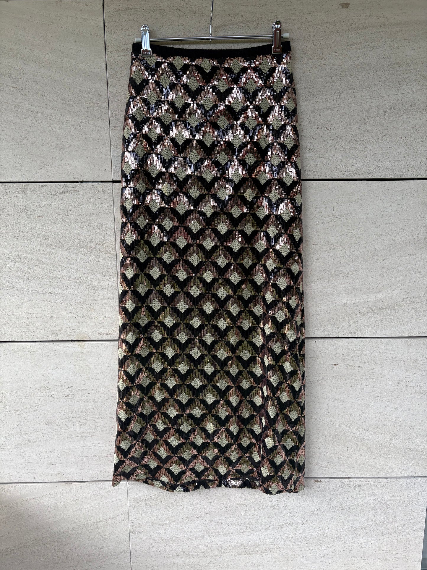 BAYMO. Falda midi lentejuelas colores