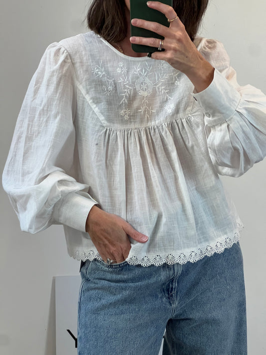 OTRAS. Blusa blanca bordada TU(xs)