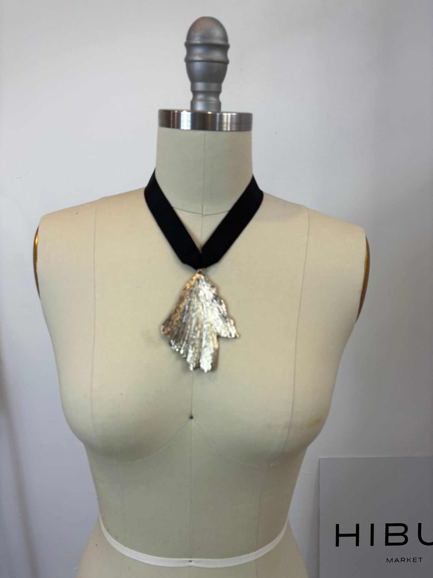 OTRAS. Collar ajustable colgante