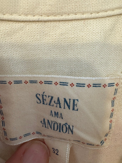 SÉZANE x ANDION. Camisa beige punto de cruz