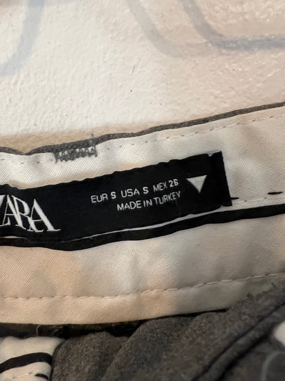 ZARA. Pantalón pinzas gris. T S