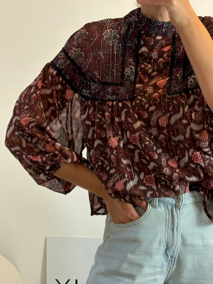 ZARA. Blusa textura tonos burdeos