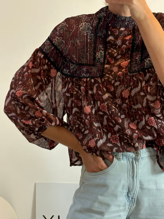 ZARA. Blusa textura tonos burdeos