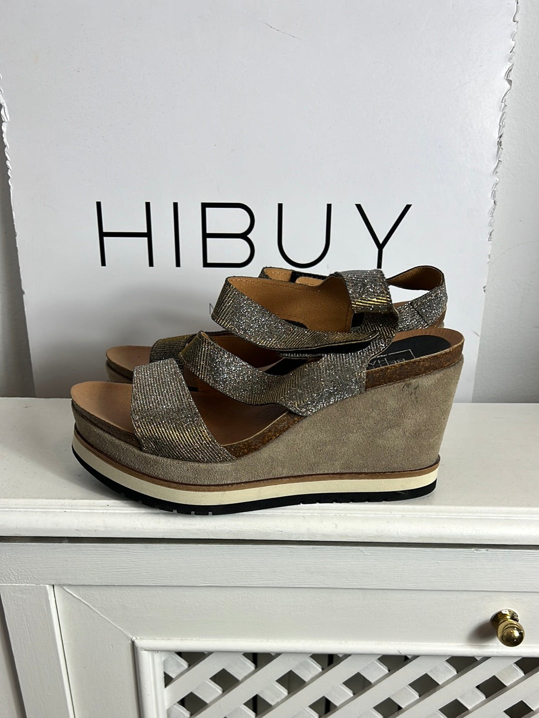 BELLE HARI. Cuñas tiras brillo T.40