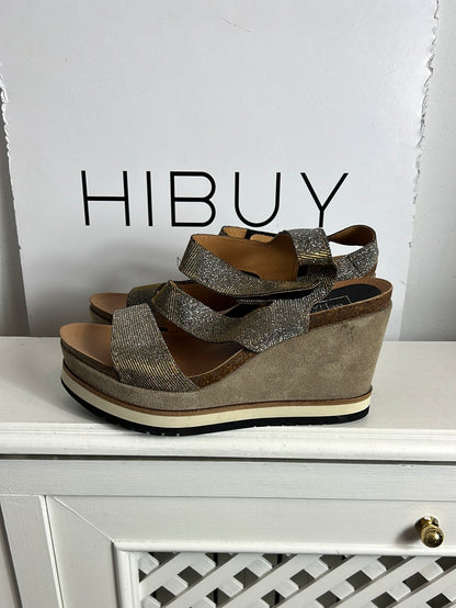 BELLE HARI. Cuñas tiras brillo T.40