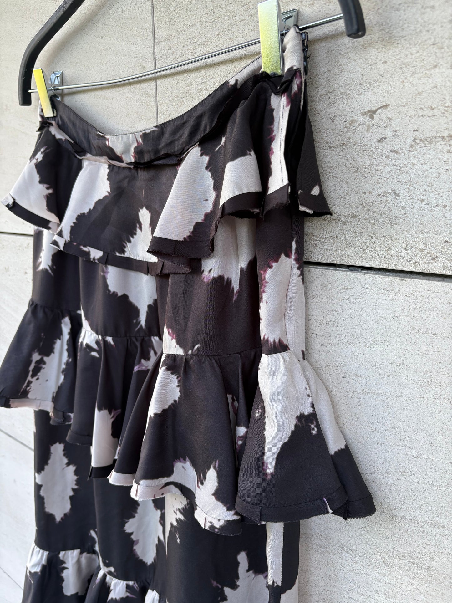 ULLA JOHNSON. Falda larga estampada volantes. T M