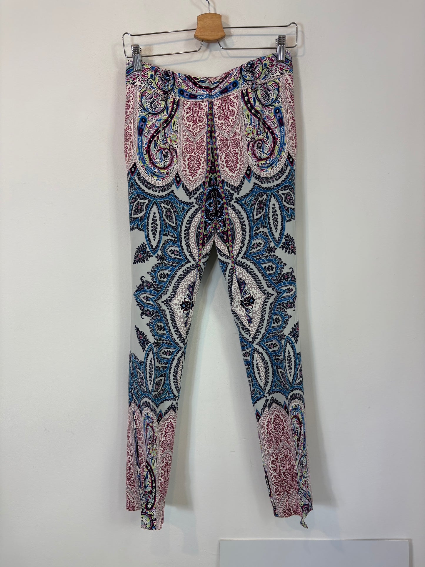 ETRO. Pantalón fluido pinzas estampado. T 36