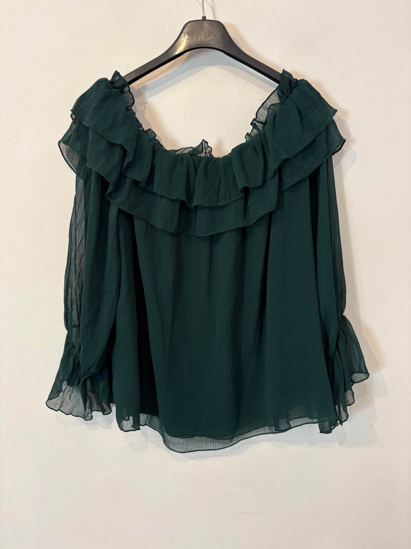 ZARA. Blusa gasa verde hombros
