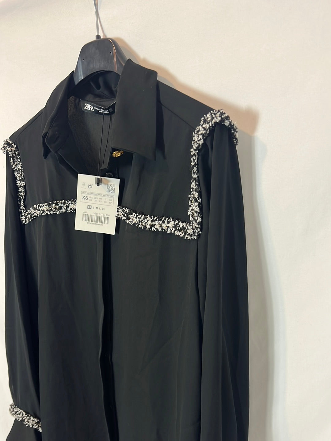 ZARA. Blusa negra detalles en tweed. T XS