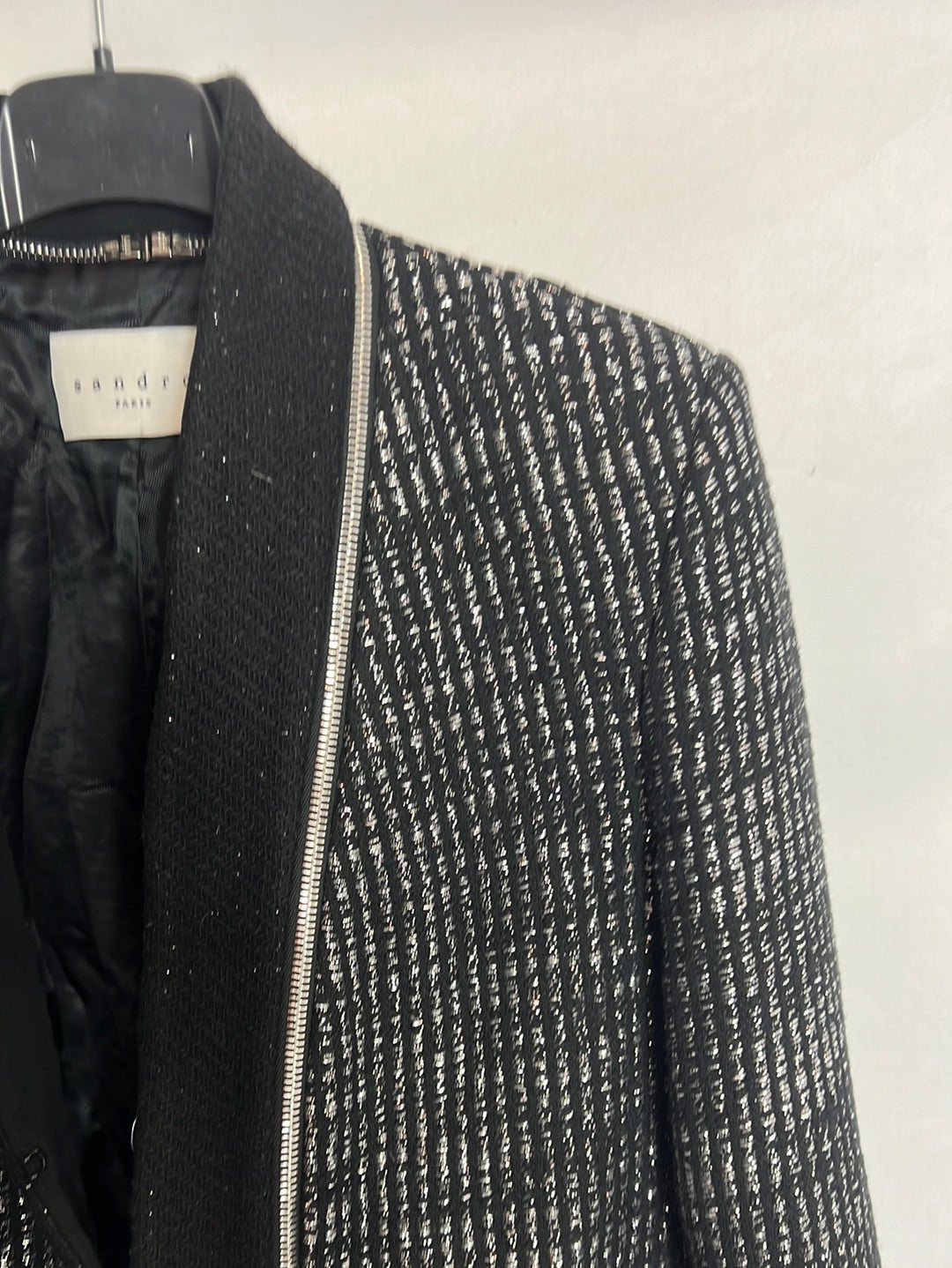 SANDRO. Chaqueta negra hilos plateados