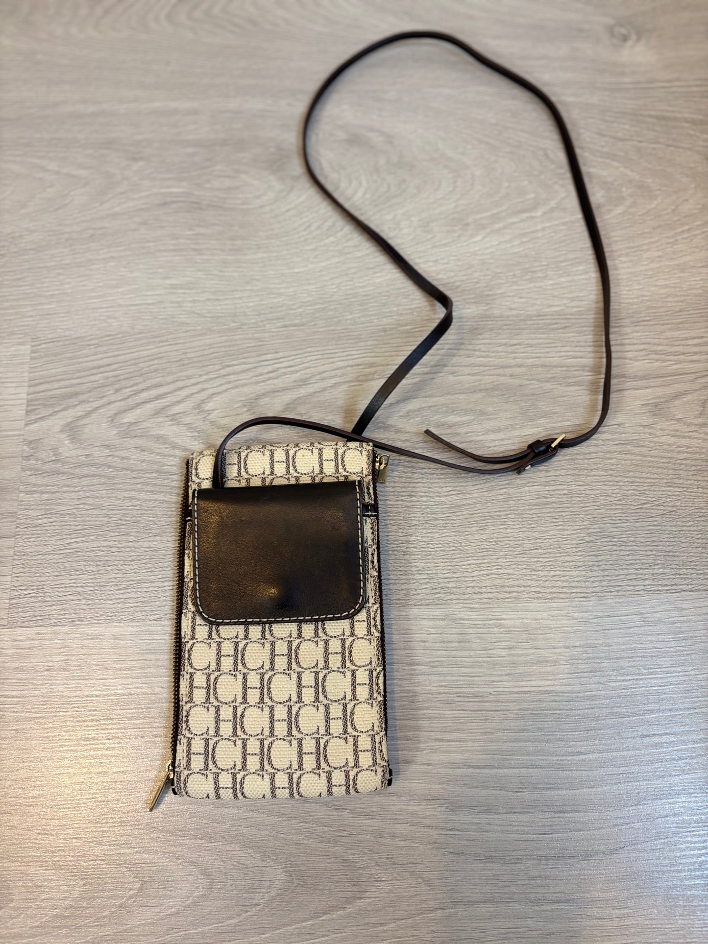 CAROLINA HERRERA. Bolso bandolera anagrama