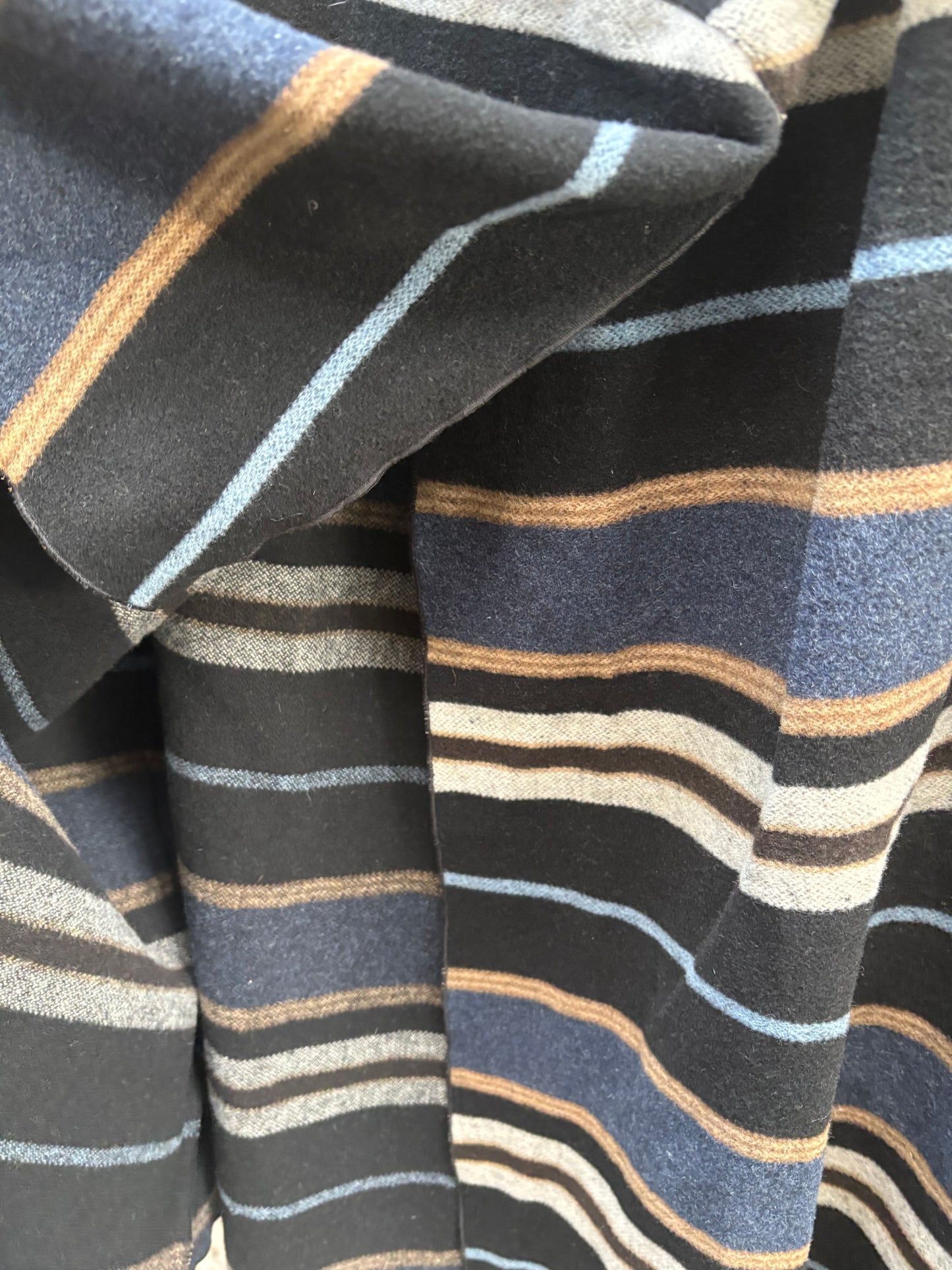 MI&CO. Falda midi rayas con lana