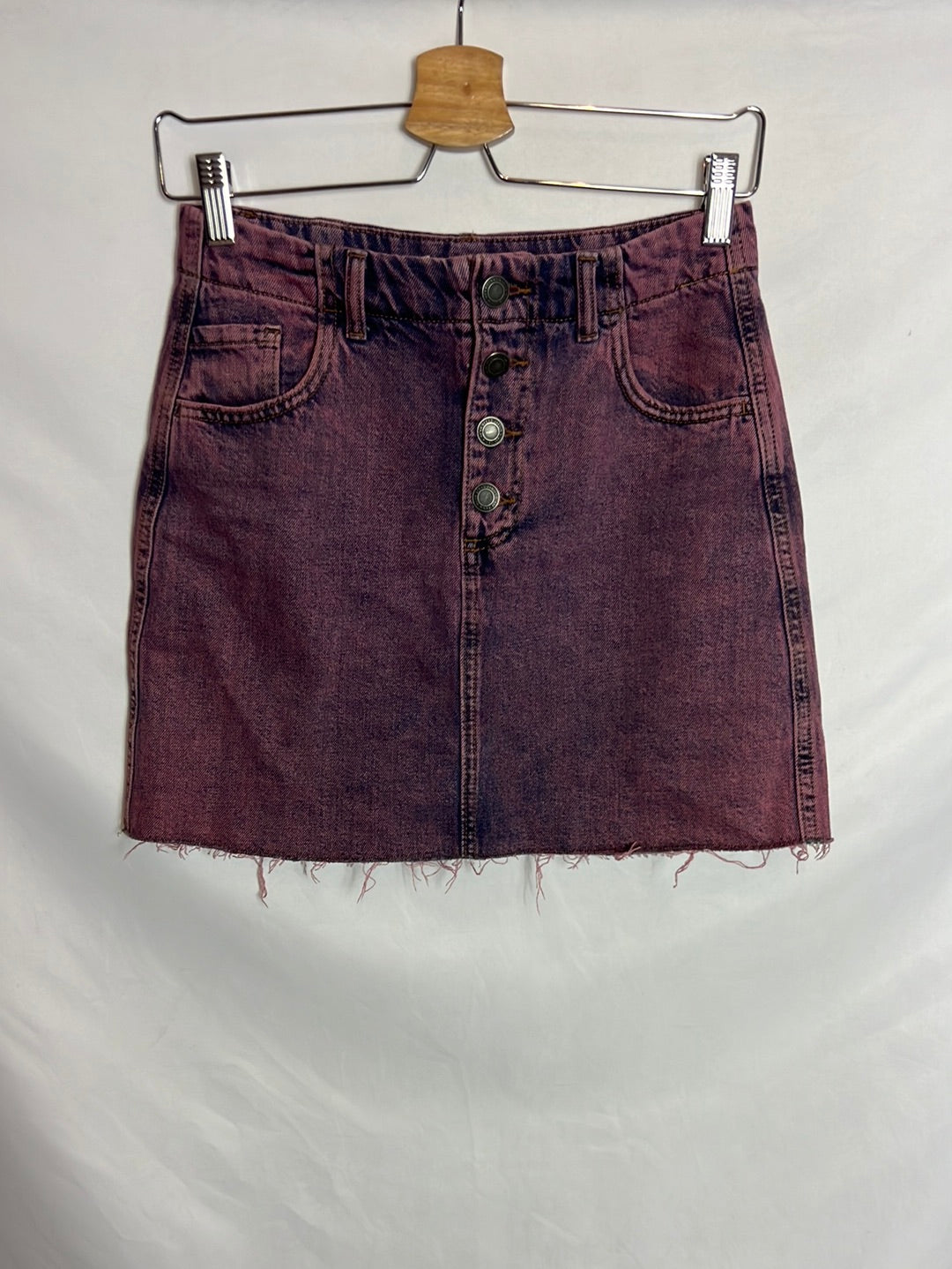 STRADIVARIUS. Falda denim rosa efecto desgastado. T 36